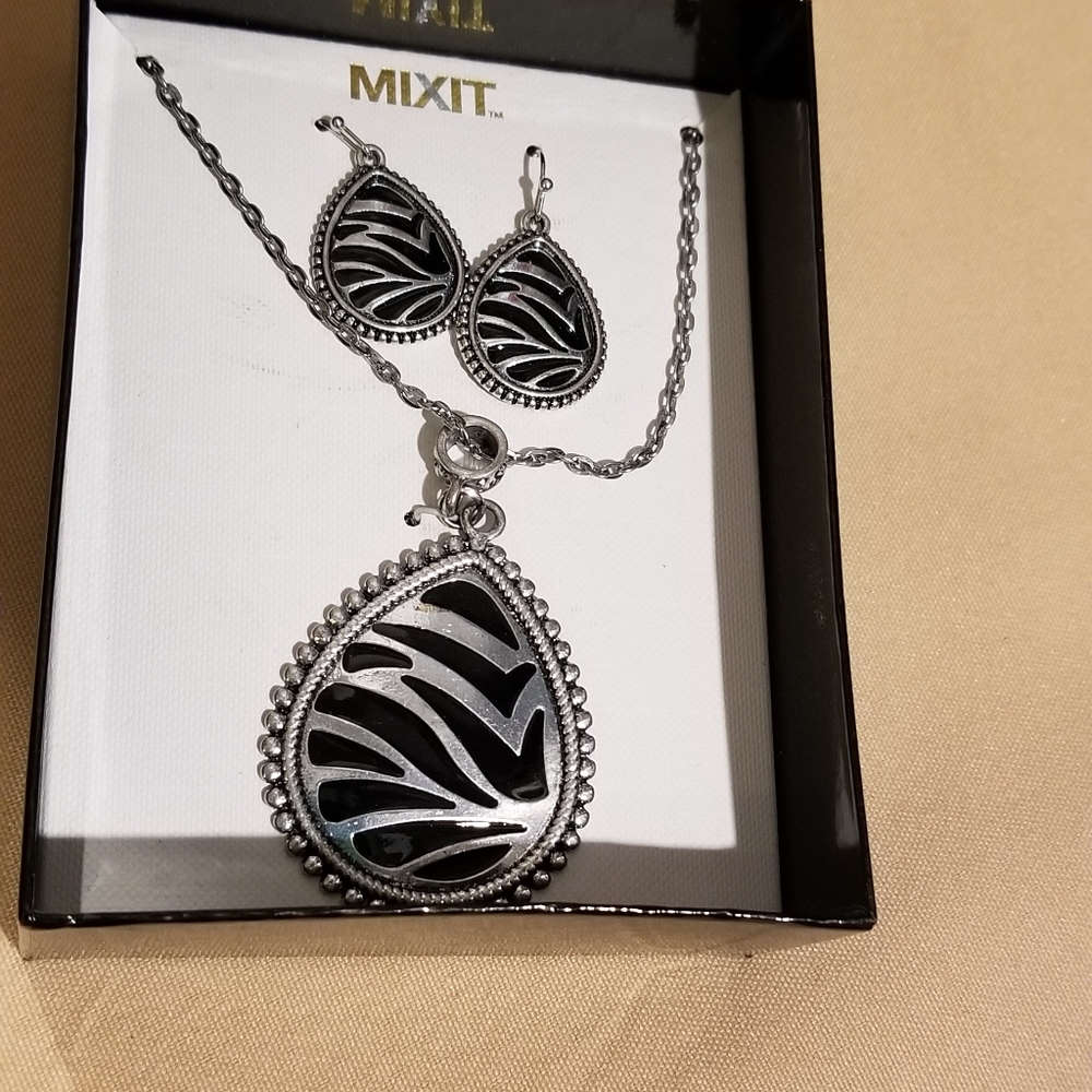 Necklace set - Picture 13 of 16